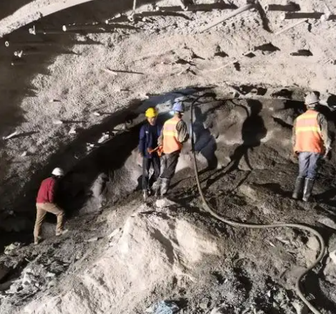 大田镇拱顶带模注浆料的施工流程及注意事项